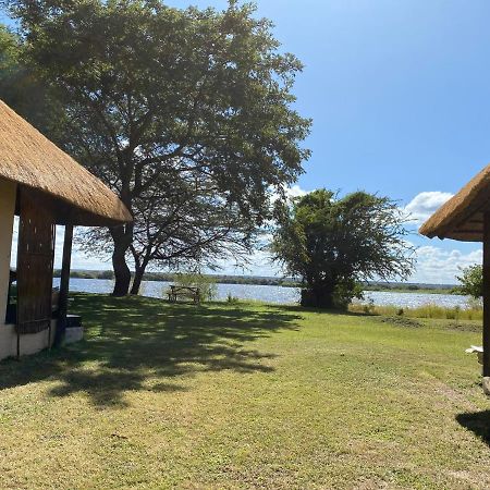Big 5 Toro Lodge カサネ エクステリア 写真