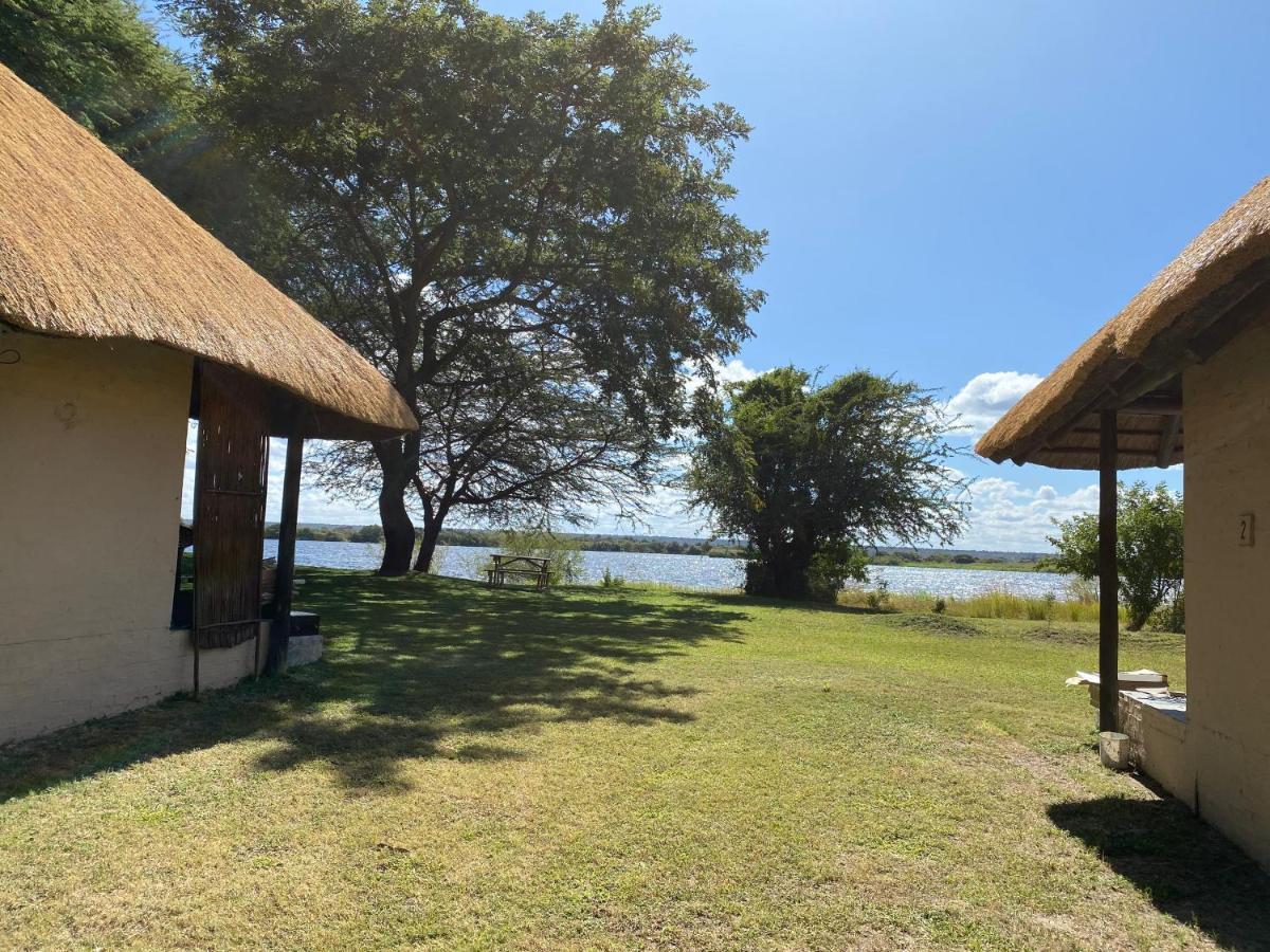 Big 5 Toro Lodge カサネ エクステリア 写真